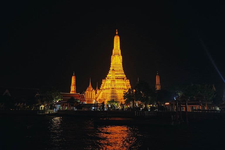wat arun at night light up thailand bangkok
