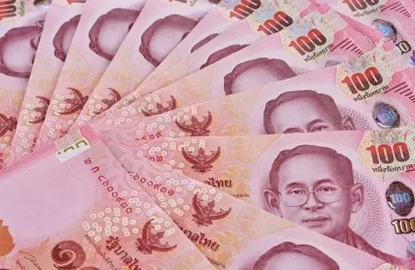 100 thai baht bank notes