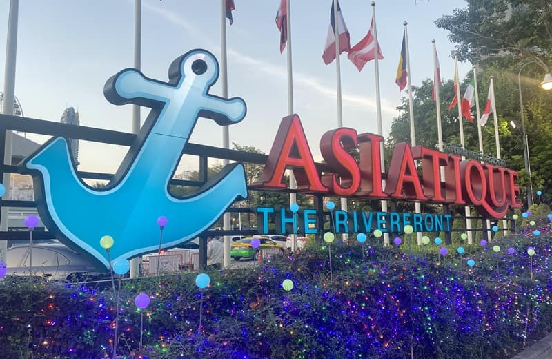 illuminated asiatique the riverfront sign