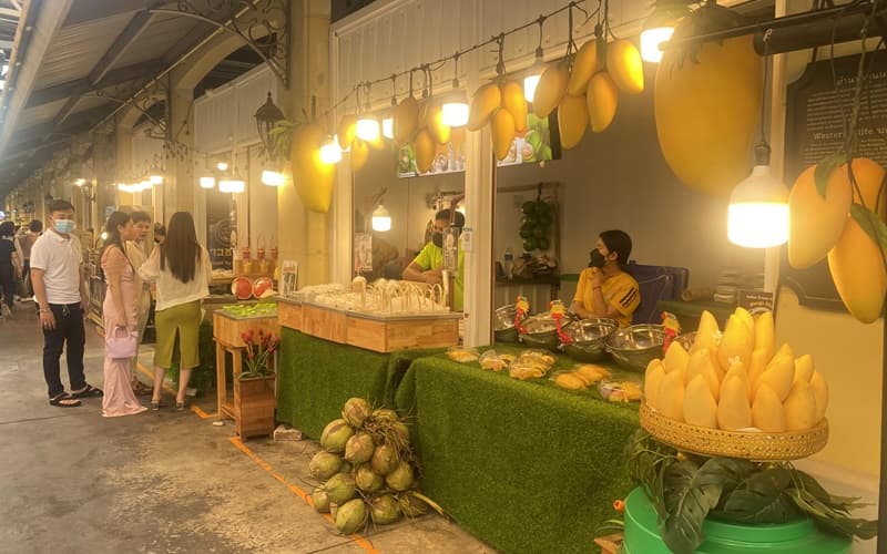 night market at asiatique the riverfront