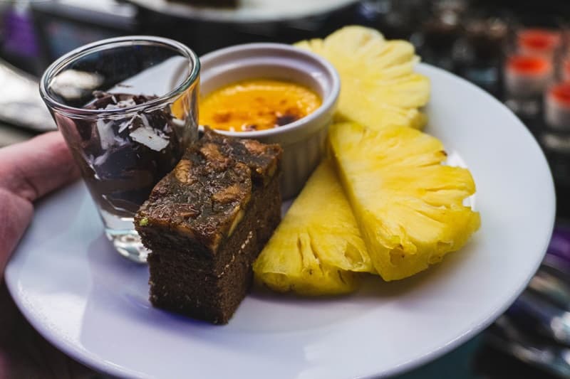 plate of deserts from the buffet on the bangkok dinner cruise