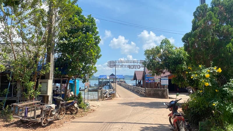 street on Koh JUm island