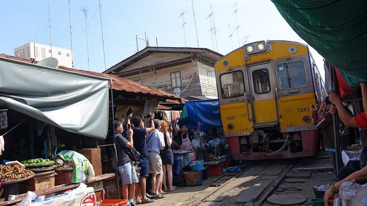 Maeklong Railway Market