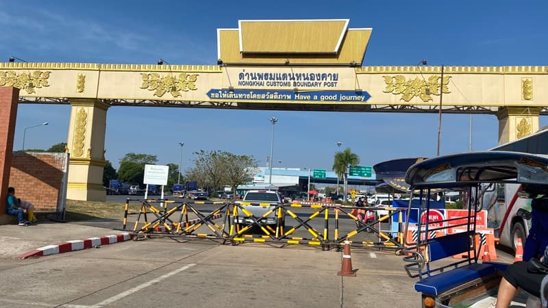 Thai side of the nogkhai friendship bridge border crossing