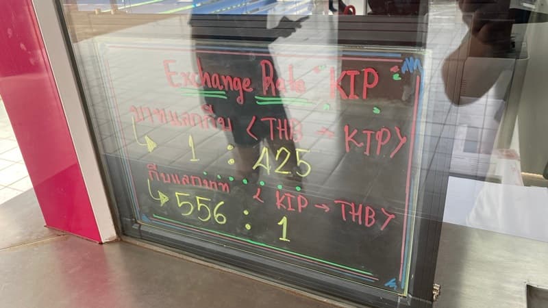 currency exghange at thai lao border crossing friendship bridge