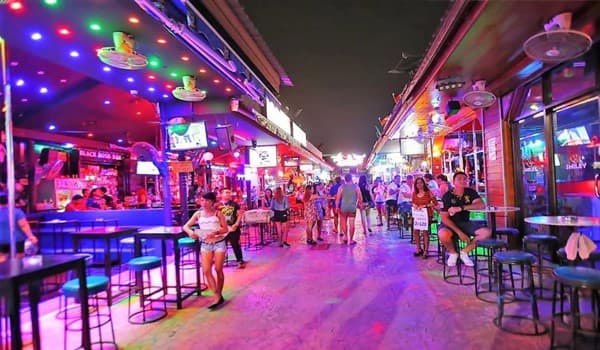 tipping in bars thailand how much to tip