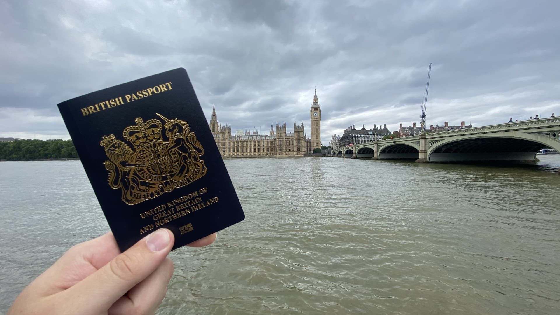 passport fast track urgent passport renewal uk