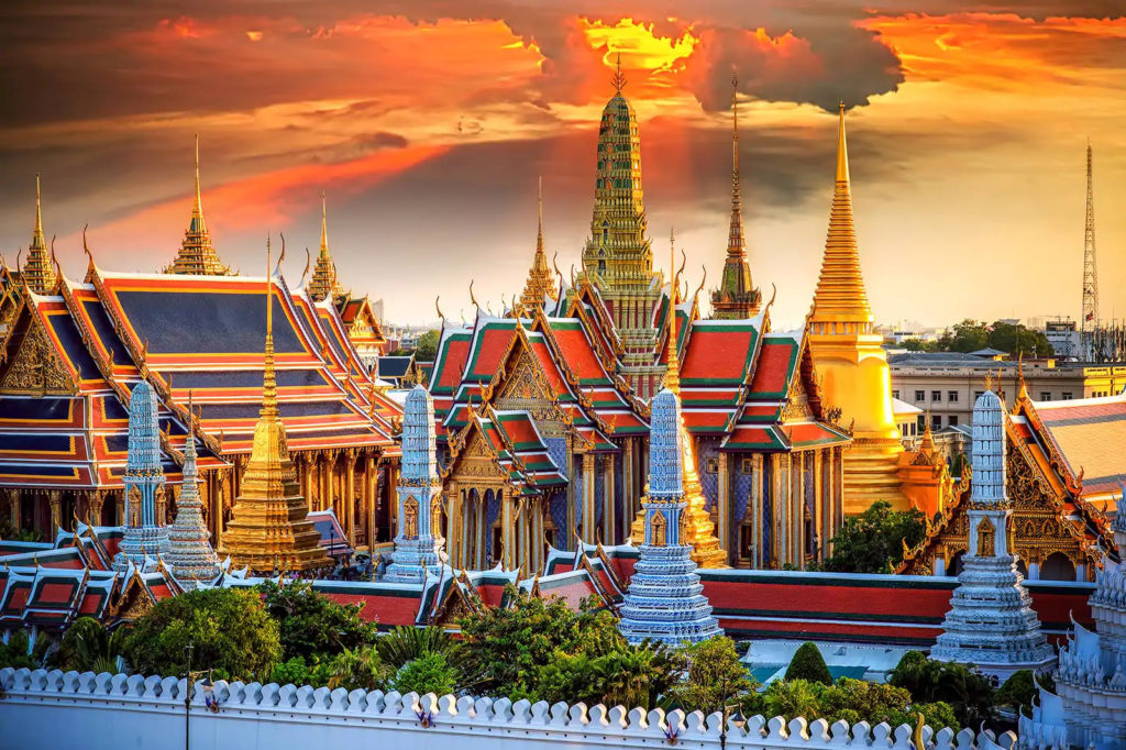 the grand palace is the main temple in bangkok