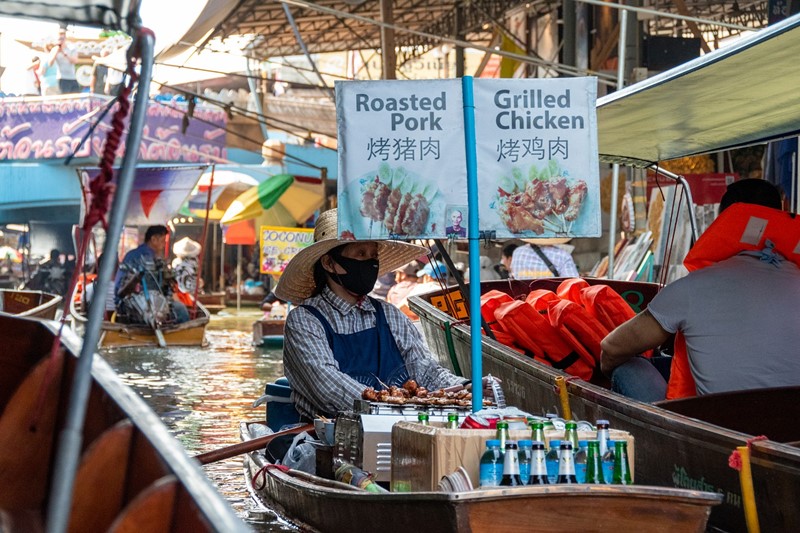 Damnoen Saduak Floating Market alcohol vendor