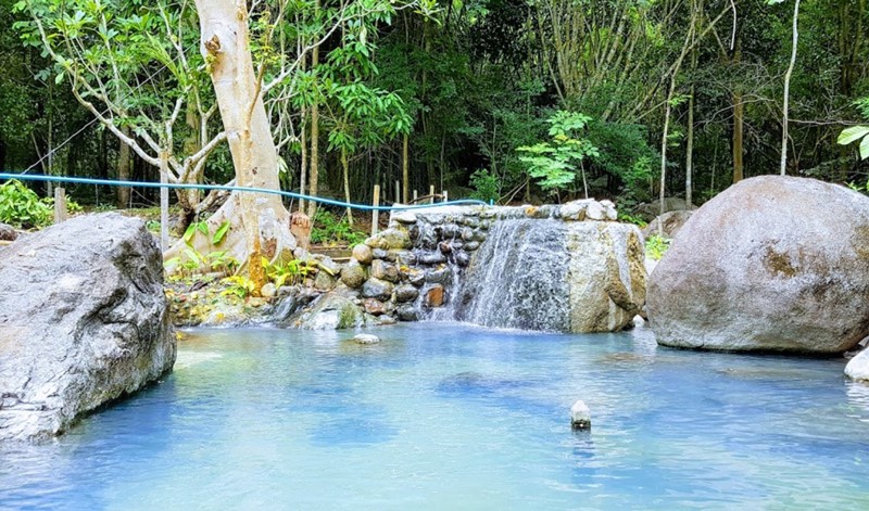 Hot Springs Suan Phueng