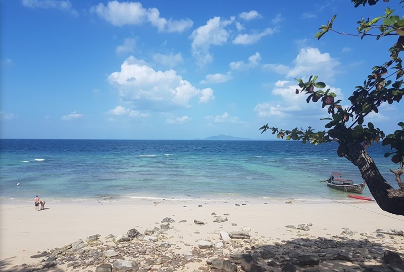 Phi Phi Island Runtee beach