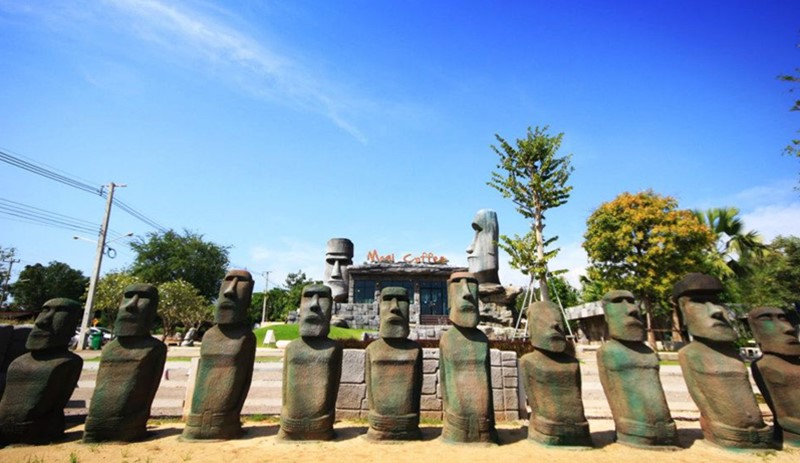 Suan Phueng Moai Coffe Shop Easter Island Stone Henge Thaialnd