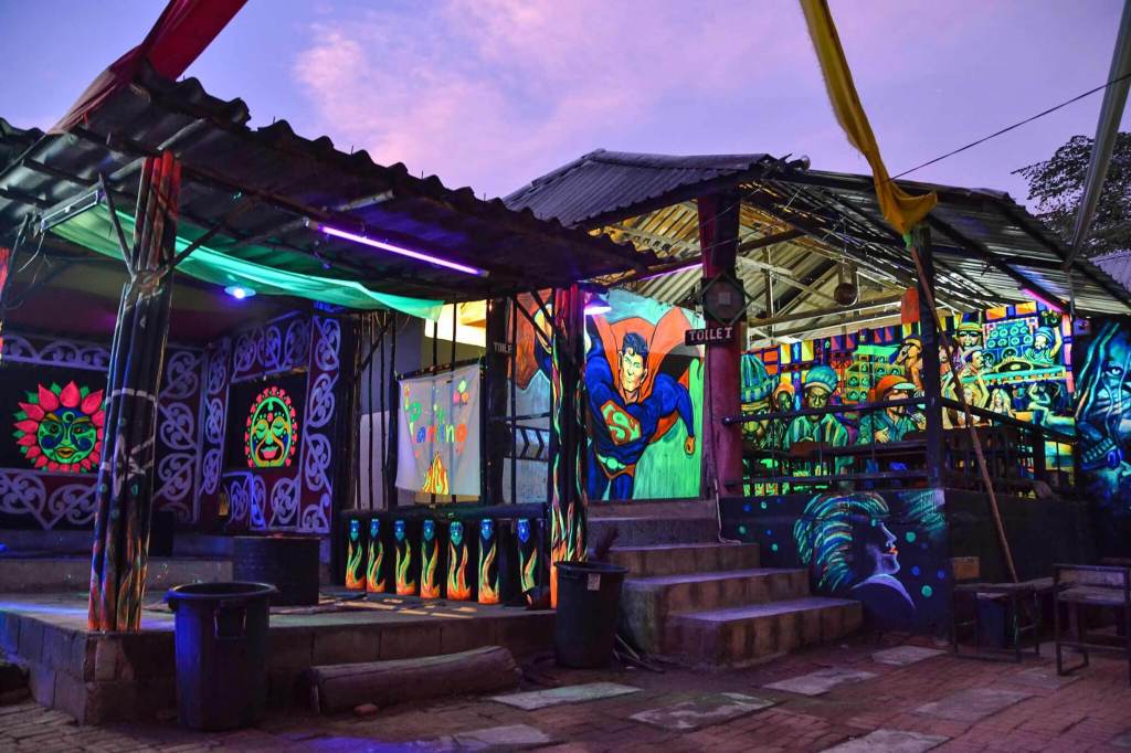 happy shakes in pai things to do in pai magic mushrooms pai sunset bar pai