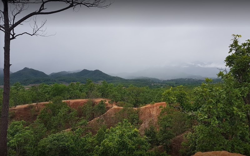 hiking trails at the pai canyon