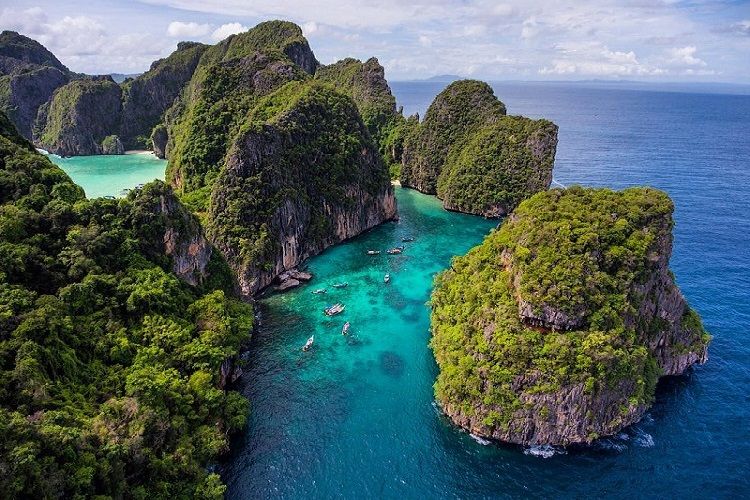 how to get to phi phi islands from phuket for free