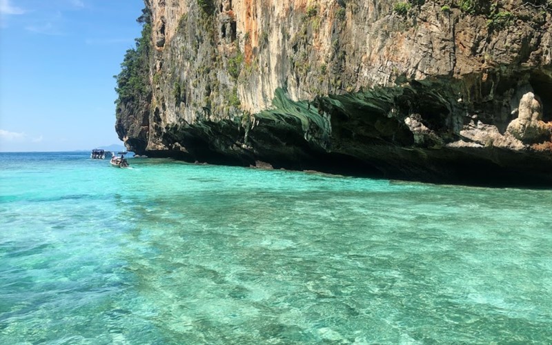 phi phi island pileh lagoon