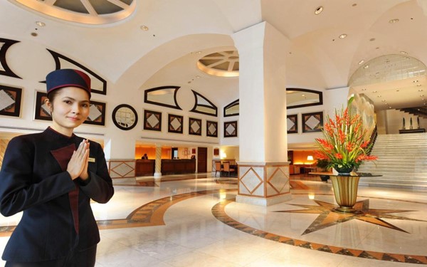 thai concierge should i tip the bell boy in hotels thailand