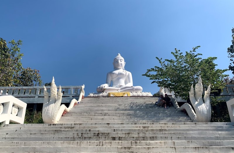 thing to do in pai the white buddha