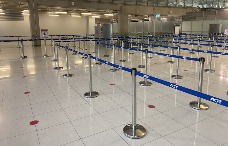 bangkok airport is desserted no people flying due to the coronavirus