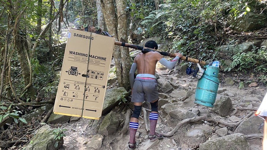 Luggage Carriers Hiking Phu Kradueng