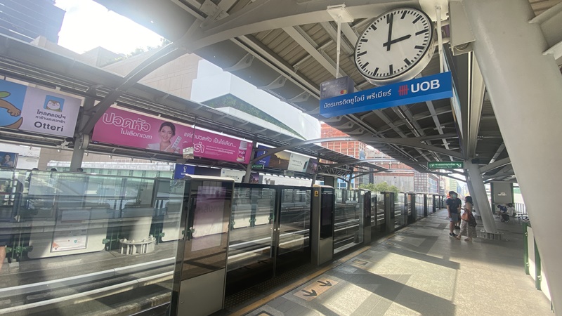 station platform with barrier doors bts bangkok train