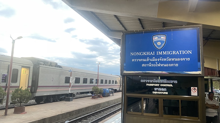 Bangkok to Vientiane train immigration crossing