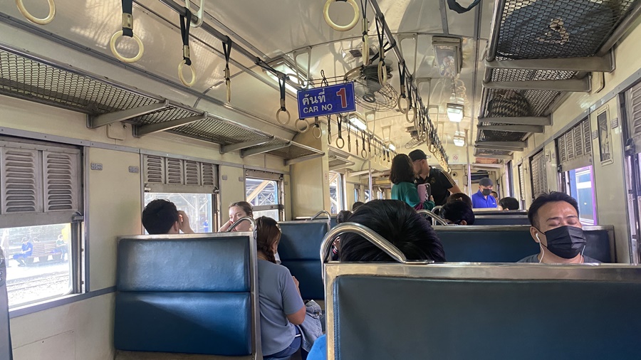 standard seating on bangkok to Vientiane train