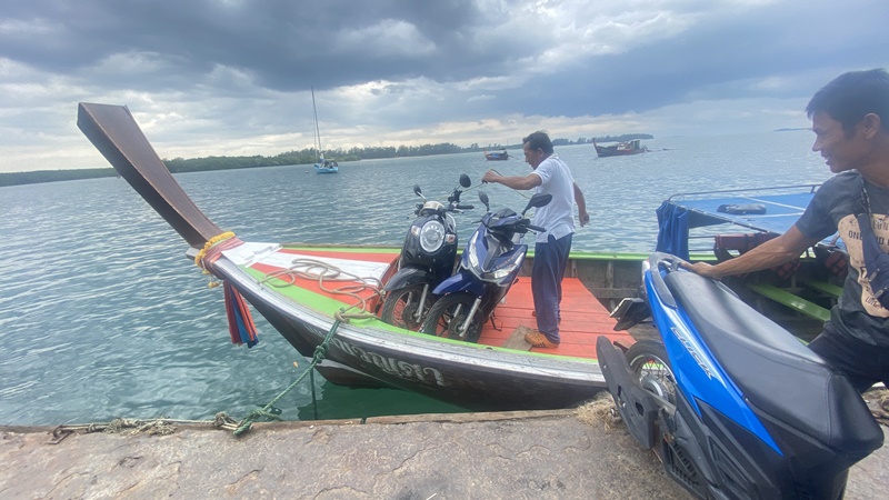 Loading Motorcyles onto the boat on Koh Libong