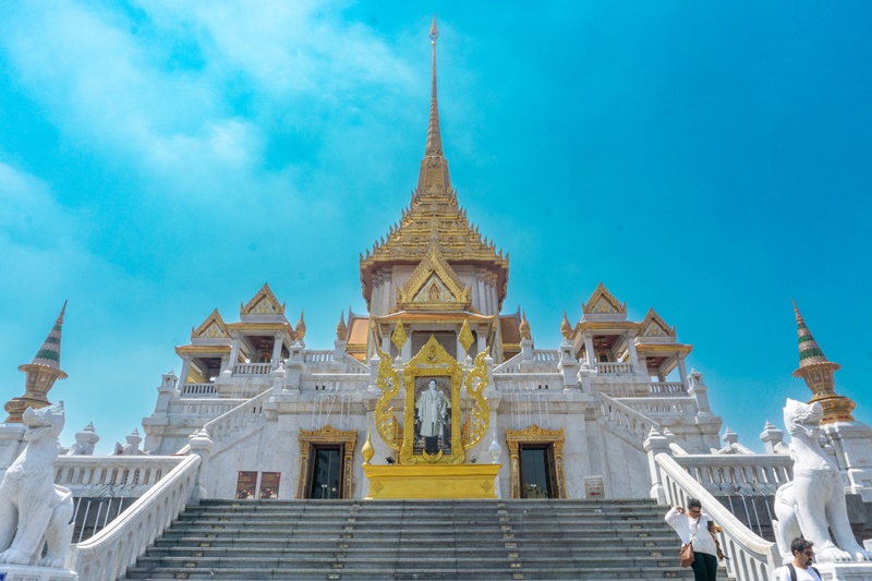 Photo of wat trimid temple in bangkok temple full temple shown including the staircase