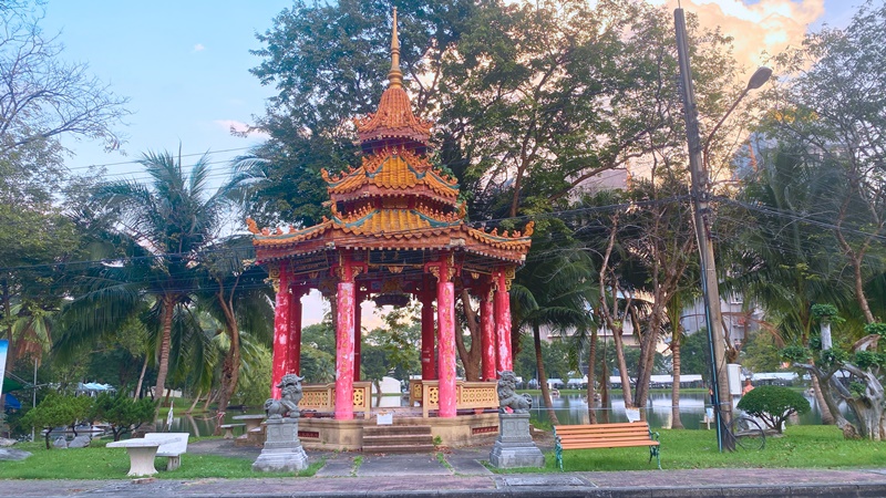 chinese pavilion in lumpini park