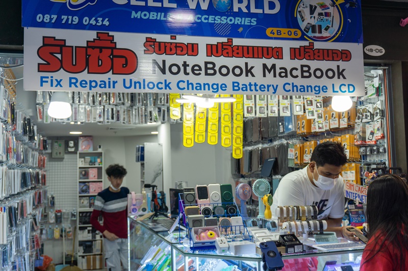 mobile phone repair center in the MBK Mall