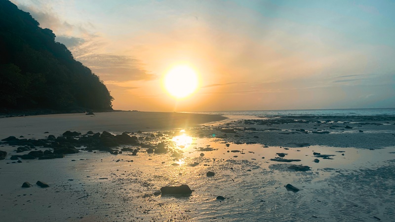 sunrise on koh rok beach