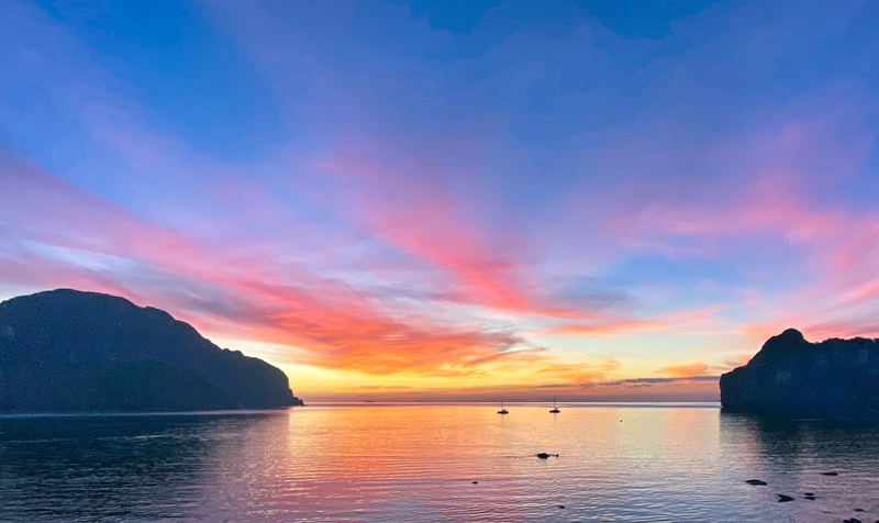 sunset over the ocean in phi phi islands