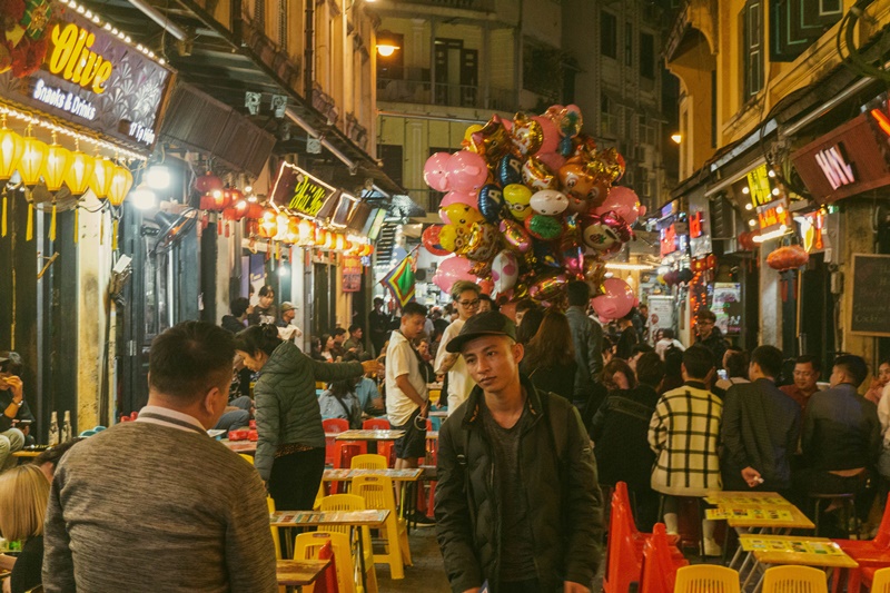 Things to do in Hanoi showing a walking street