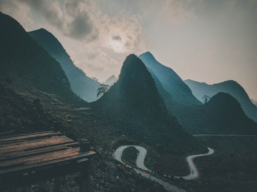 lookout viewpoint on the mountiang range in ha giang loop