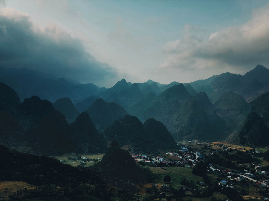 mountians in Ha Giang Bong Van district things for tourists to do