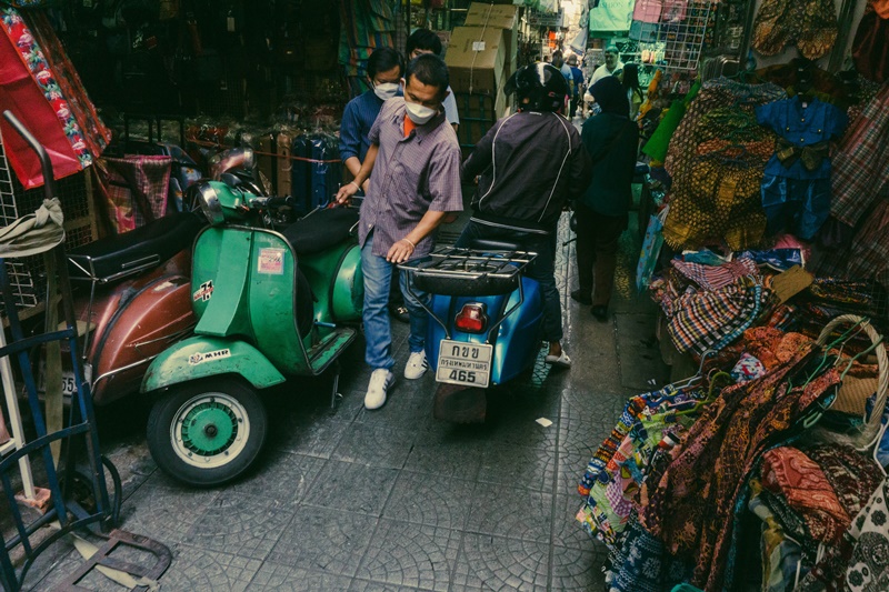 narrow streets in china town bangkok