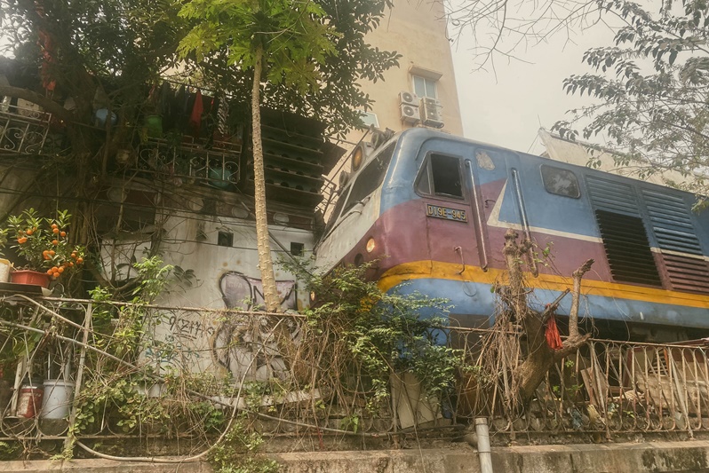 the train passes through a popular tourist attraction in hanoi the hanoi train street train on the upper platform