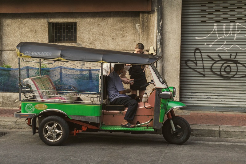 tuk tuk in bangkok china town