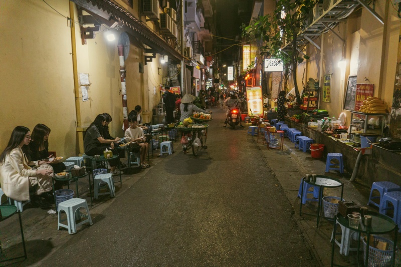 what to expect in hanoi vietnam street food
