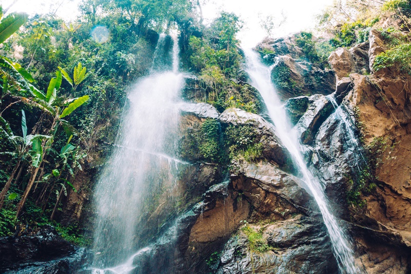 mok fa waterfall attraction to visit on mae hong son loop