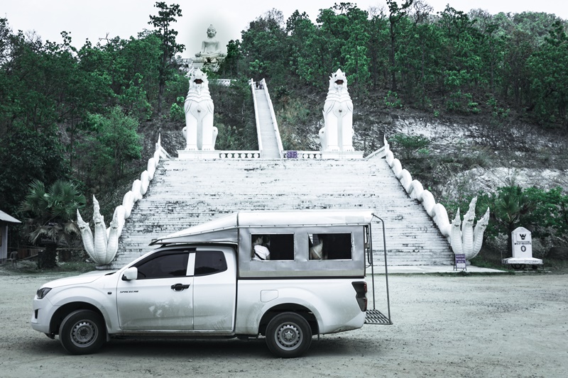 tour to visit pai big buddha in pai tourists tour van buddha temple in background