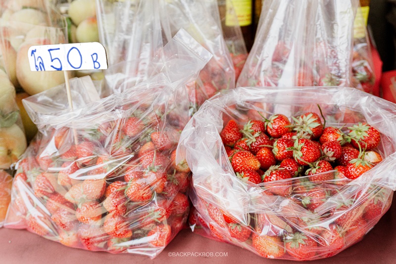 doi inthanon strawberry market local grown hmong produce strawberries for sale