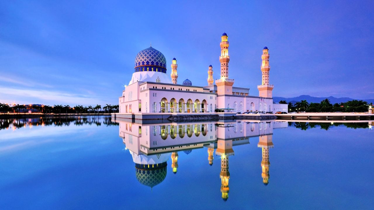 malaysia mosque things to know about malaysia for tourists culture relegion alchohol