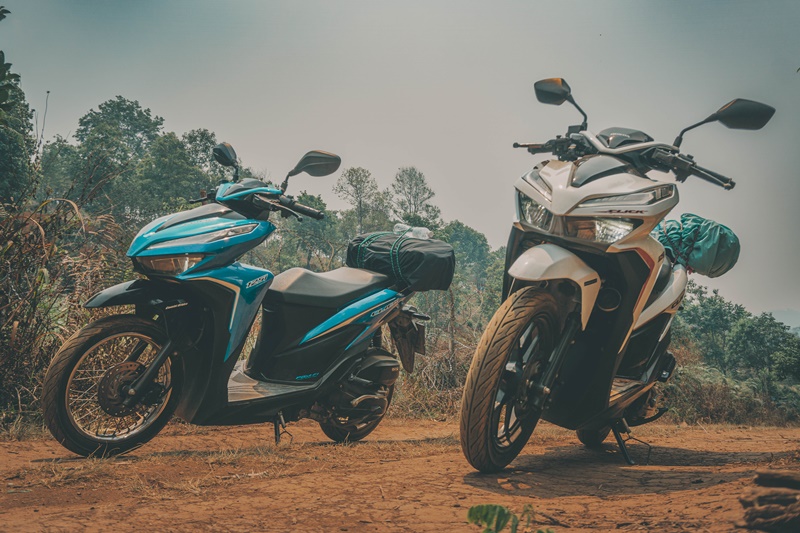 riding motorcycles along dirt path at ban rak Thai