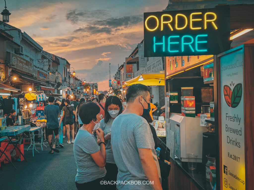 A family orders thai food and fresh brew drinks at Jonkers Market Jonkers Street Market | Jonkers Street Weekend Market | Jonkers Street Night Market | Jonkers Street Market in Melaka