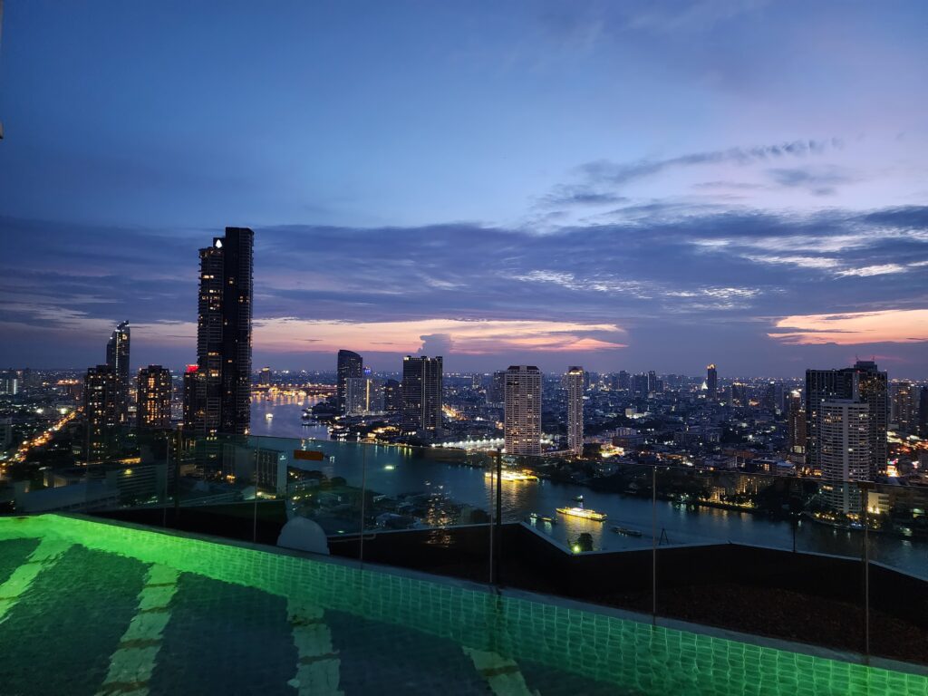 This is where to stay in Bangkok. The photo is taken from the rooftop of the Shangri La Hostel Rooftop Swimming Pool and Looking down on the Chao Phraya River. This is considered as one of the best places to stay in Bangkok